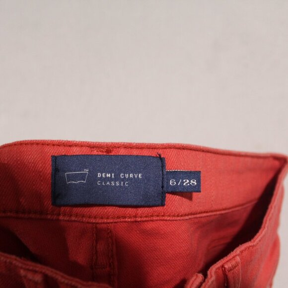Levi's Women Red Pants Demi Curve Casual Denim Size 6/28 - Picture 8 of 9